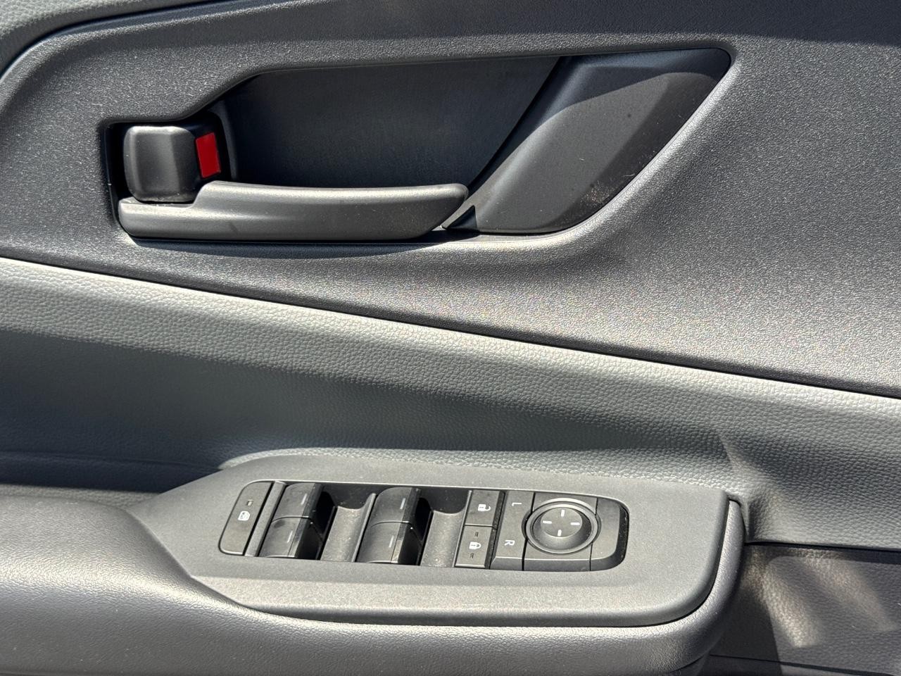 Toyota Prius Vehicle Full-screen Gallery Image 24