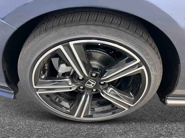 Honda Accord Sedan Vehicle Full-screen Gallery Image 11