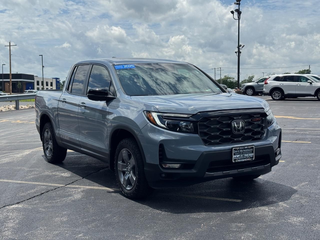 Honda Ridgeline Vehicle Full-screen Gallery Image 02