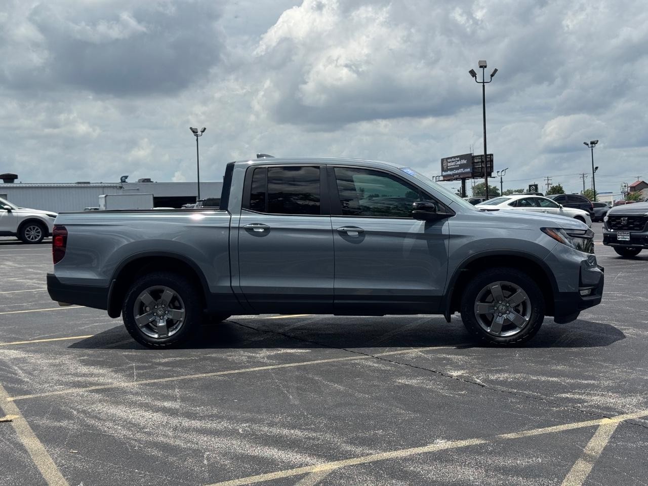 Honda Ridgeline Vehicle Full-screen Gallery Image 03