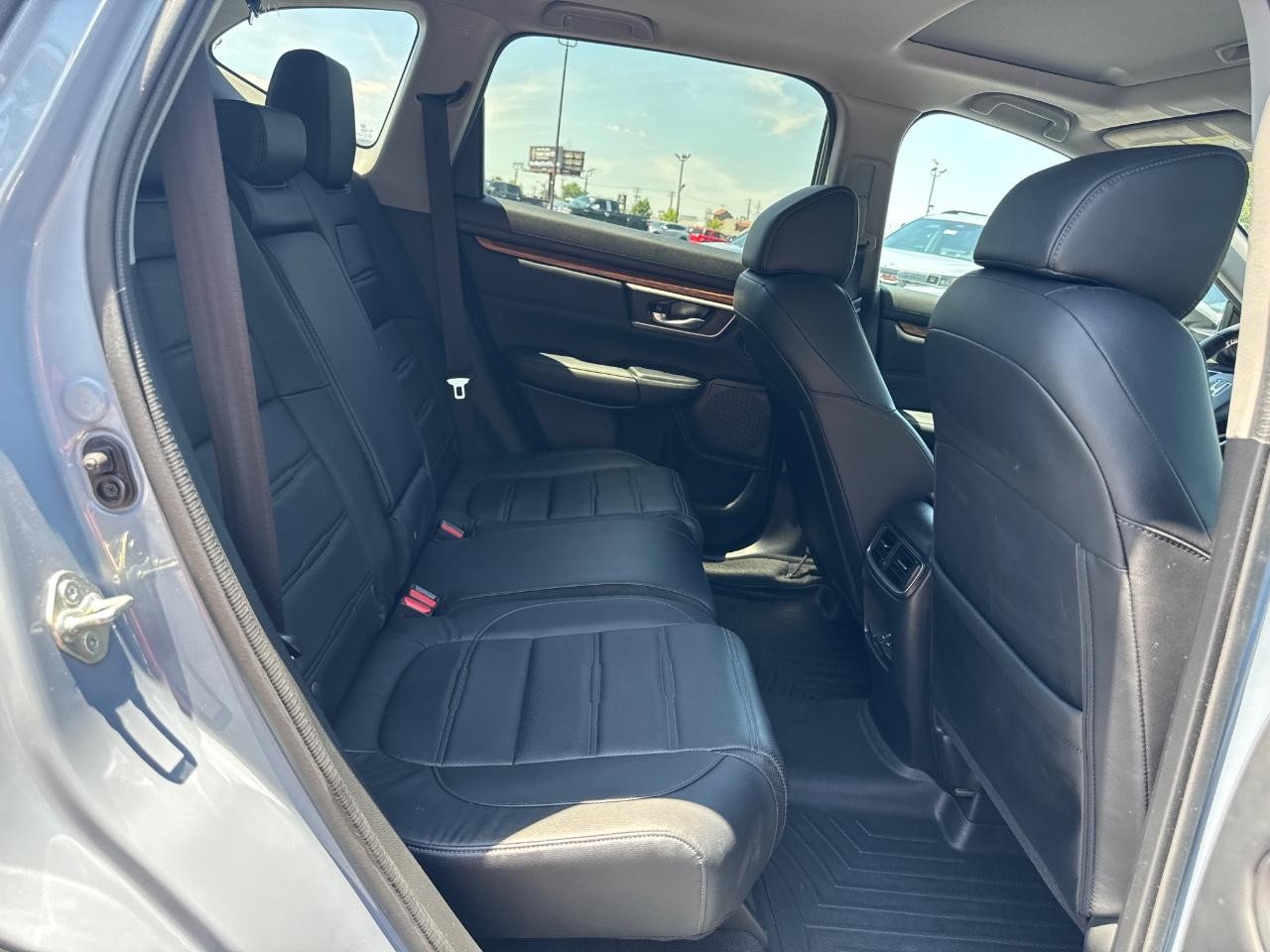 Honda CR-V Vehicle Full-screen Gallery Image 11