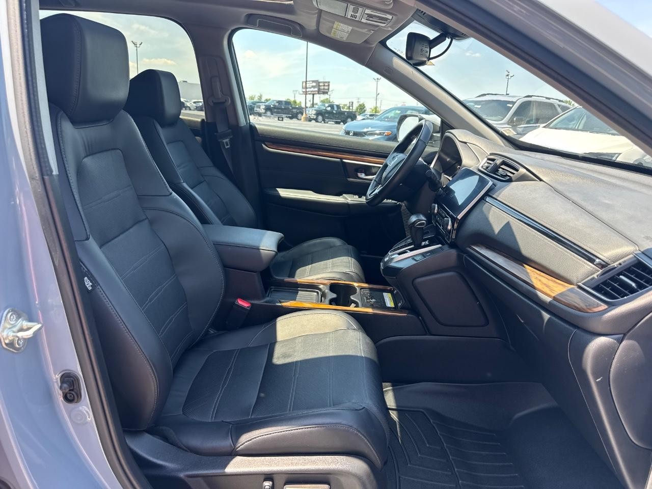 Honda CR-V Vehicle Full-screen Gallery Image 17