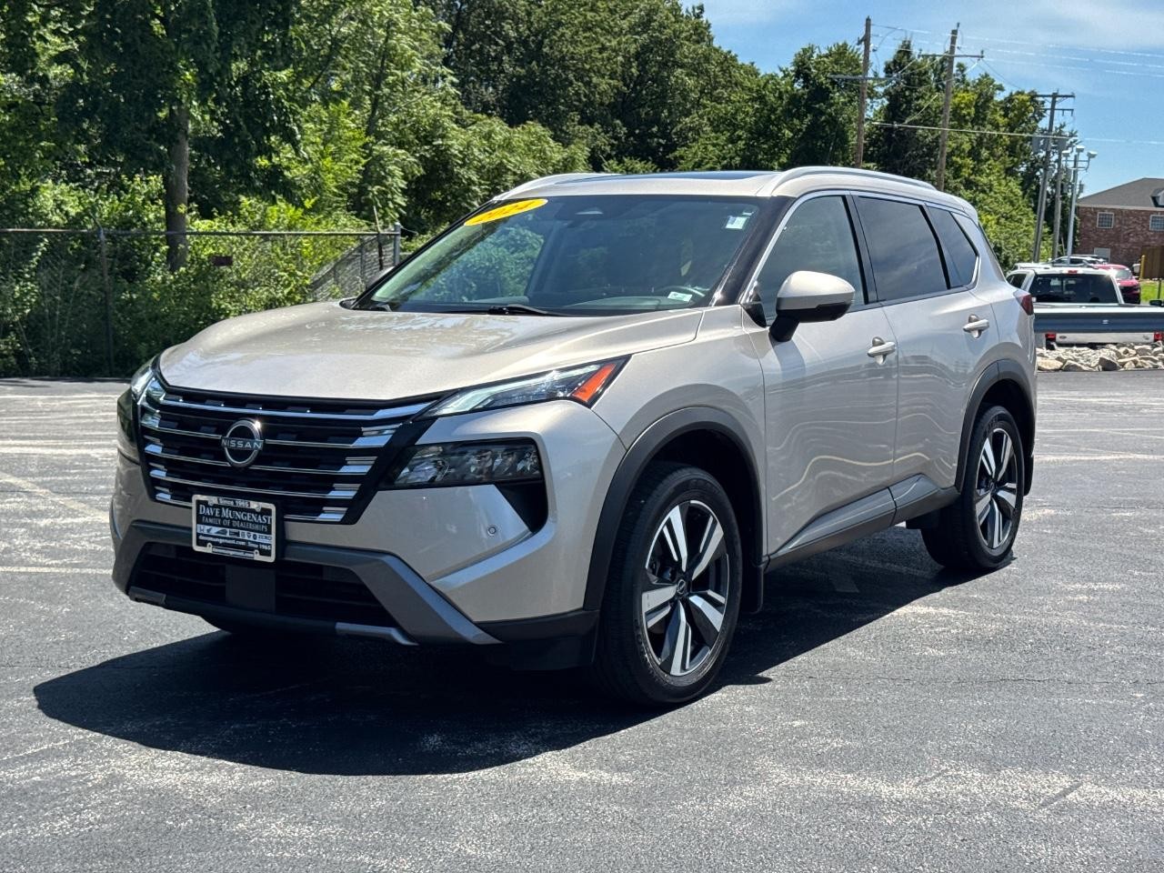 Nissan Rogue Vehicle Full-screen Gallery Image 10