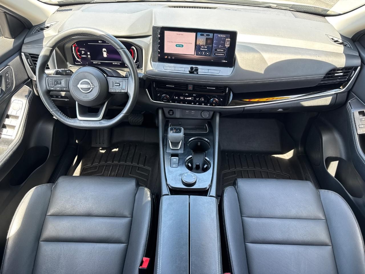 Nissan Rogue Vehicle Full-screen Gallery Image 13