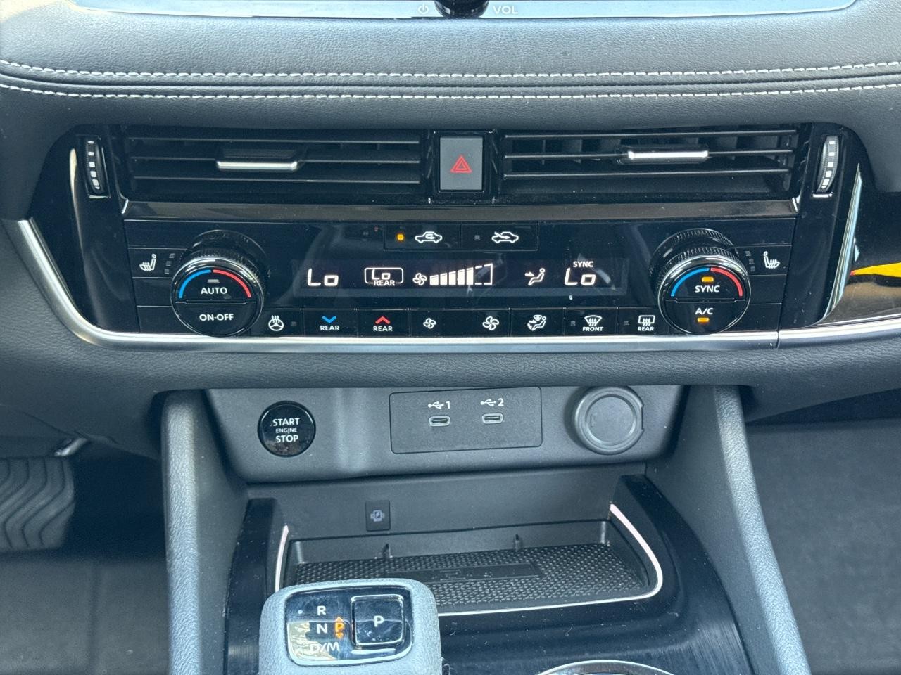 Nissan Rogue Vehicle Full-screen Gallery Image 16