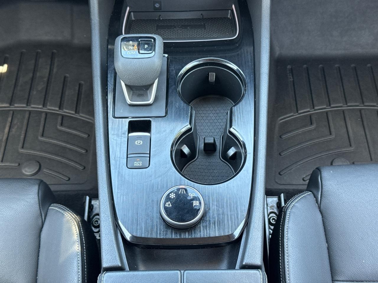 Nissan Rogue Vehicle Full-screen Gallery Image 17