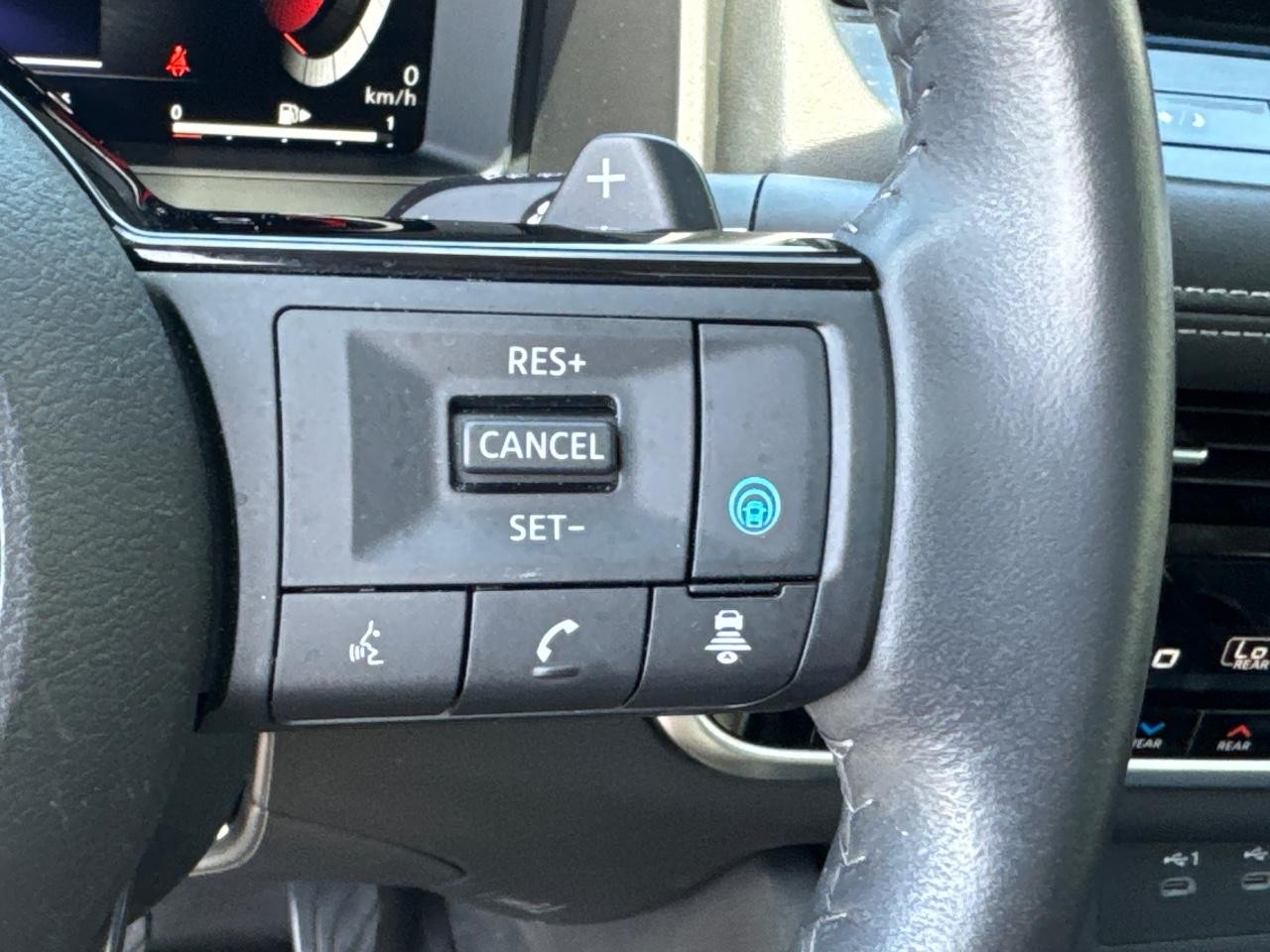 Nissan Rogue Vehicle Full-screen Gallery Image 24