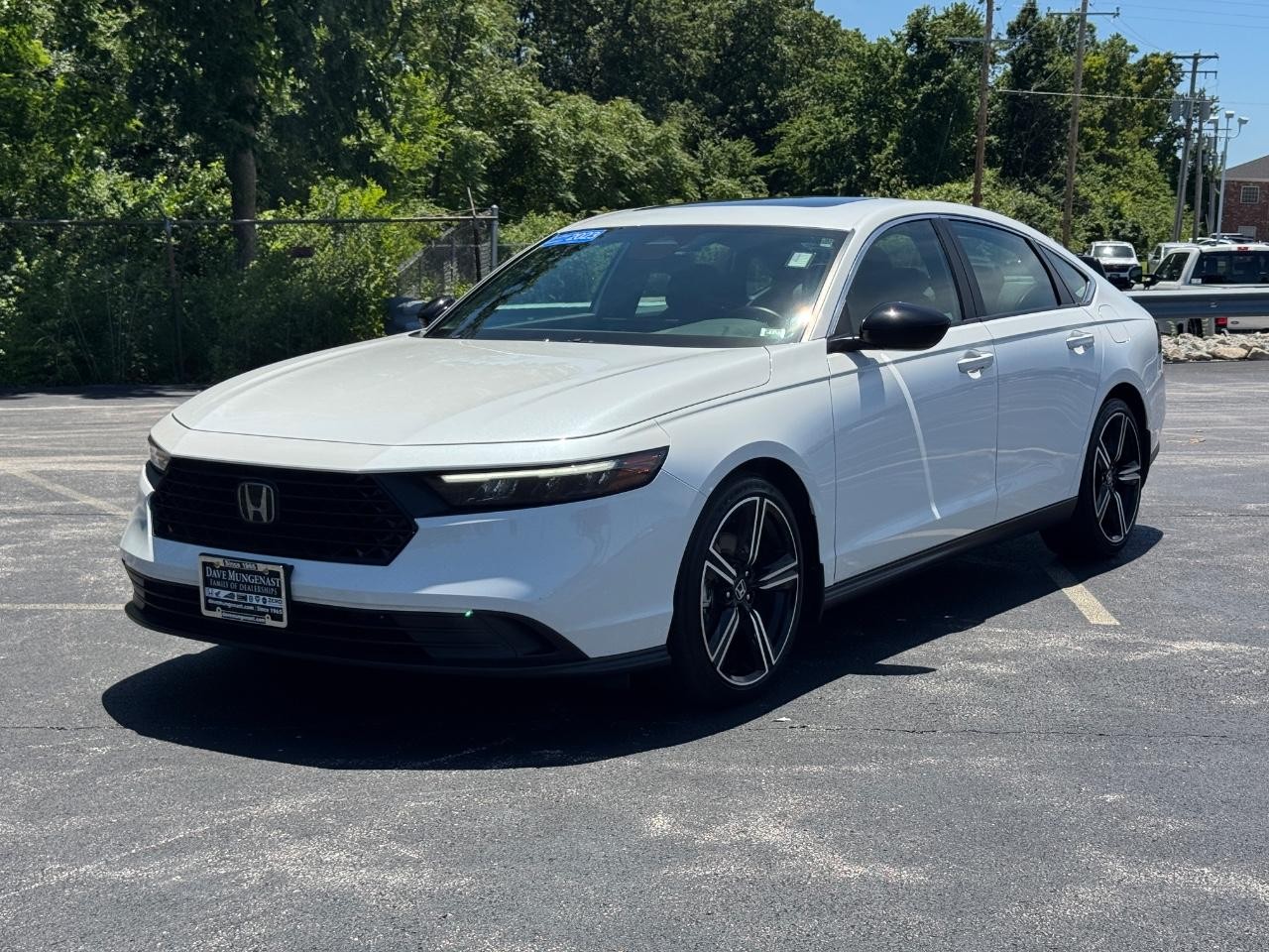 Honda Accord Hybrid Vehicle Full-screen Gallery Image 09