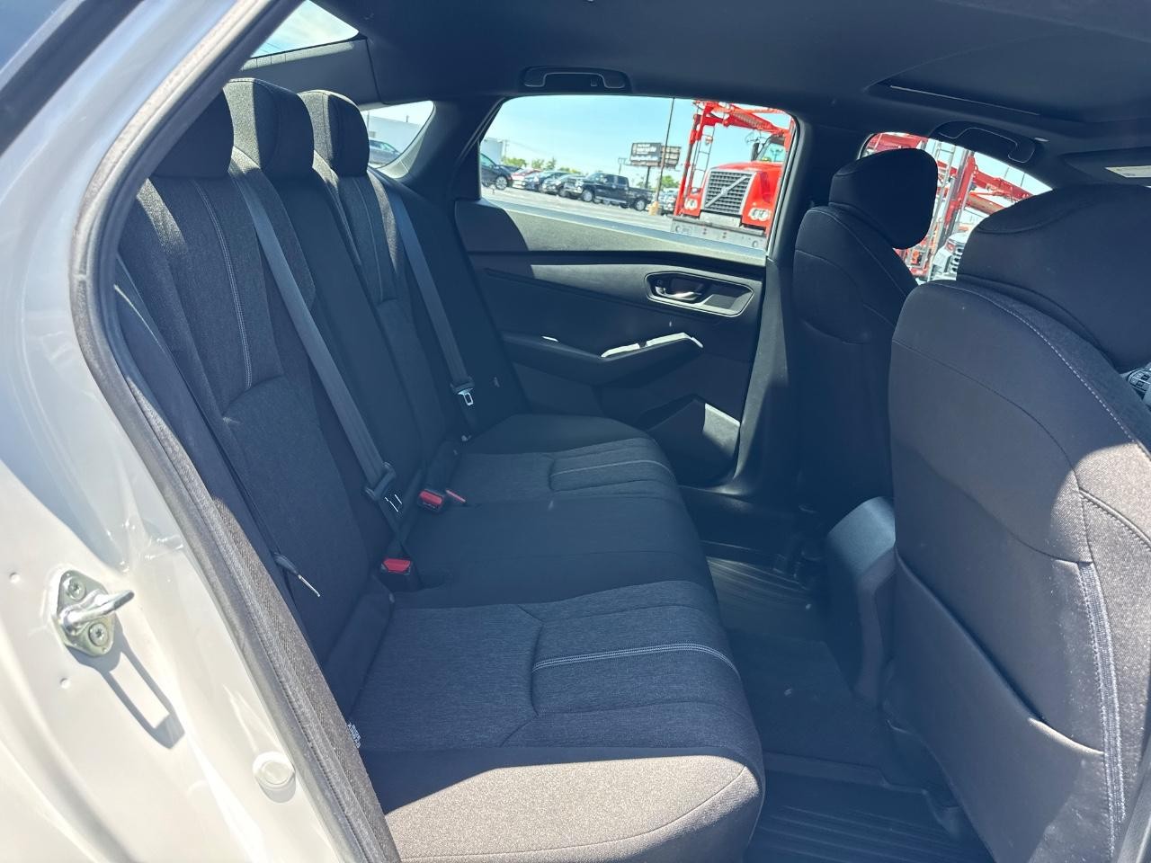Honda Accord Hybrid Vehicle Full-screen Gallery Image 11