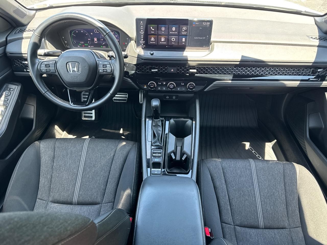 Honda Accord Hybrid Vehicle Full-screen Gallery Image 12