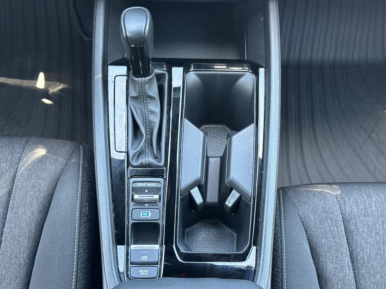 Honda Accord Hybrid Vehicle Full-screen Gallery Image 16
