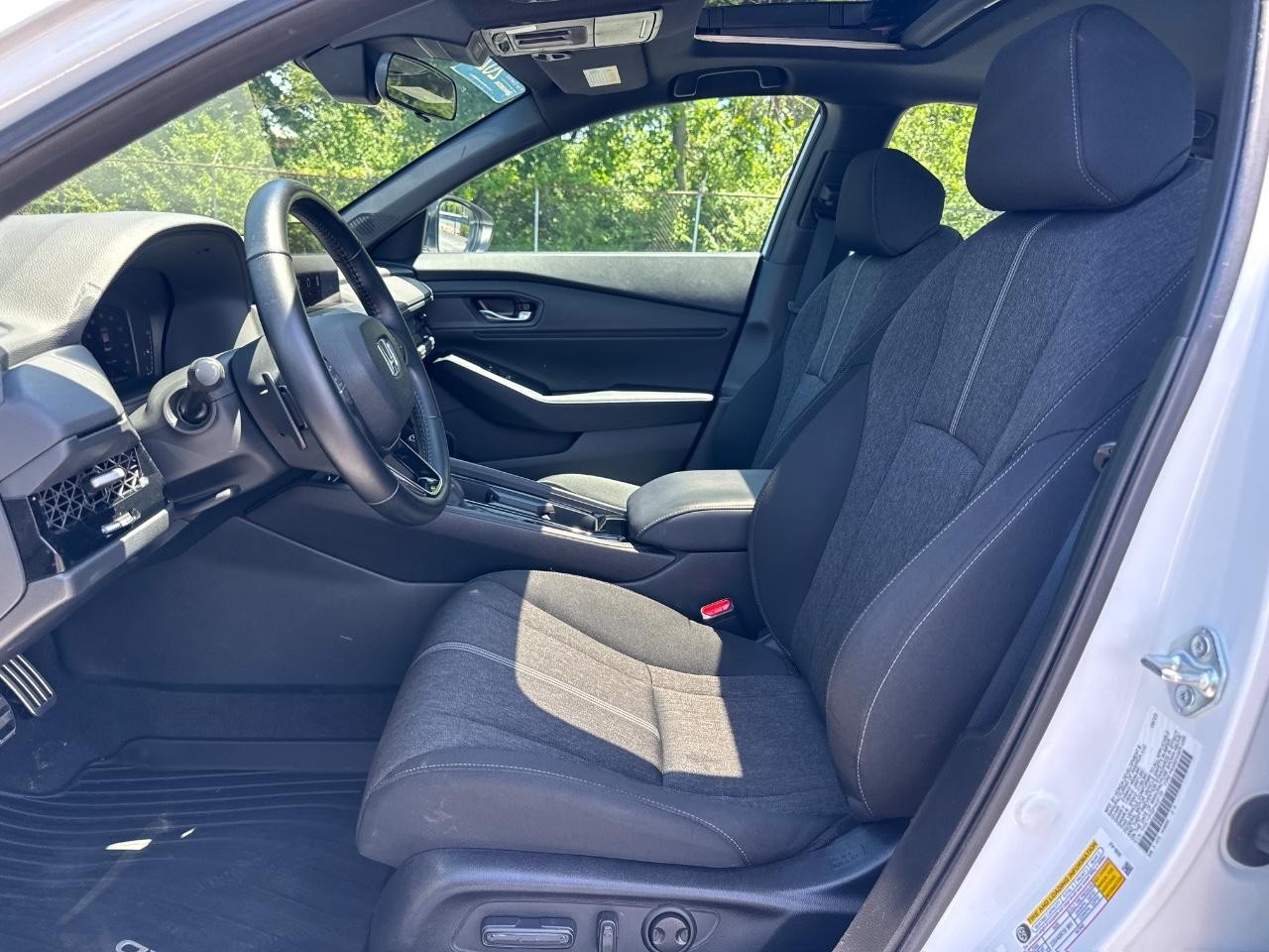 Honda Accord Hybrid Vehicle Full-screen Gallery Image 18