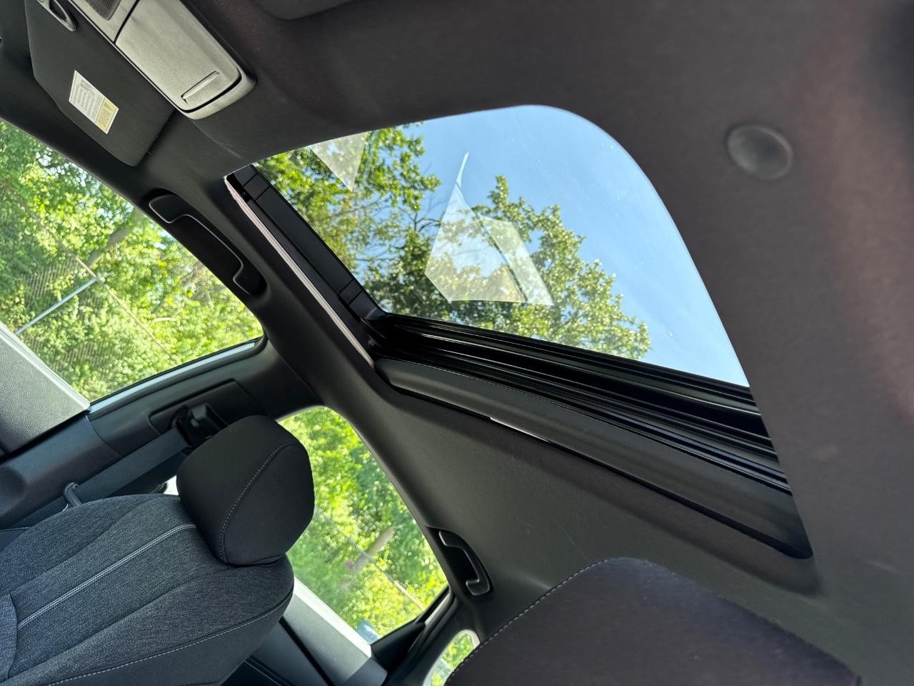 Honda Accord Hybrid Vehicle Full-screen Gallery Image 19