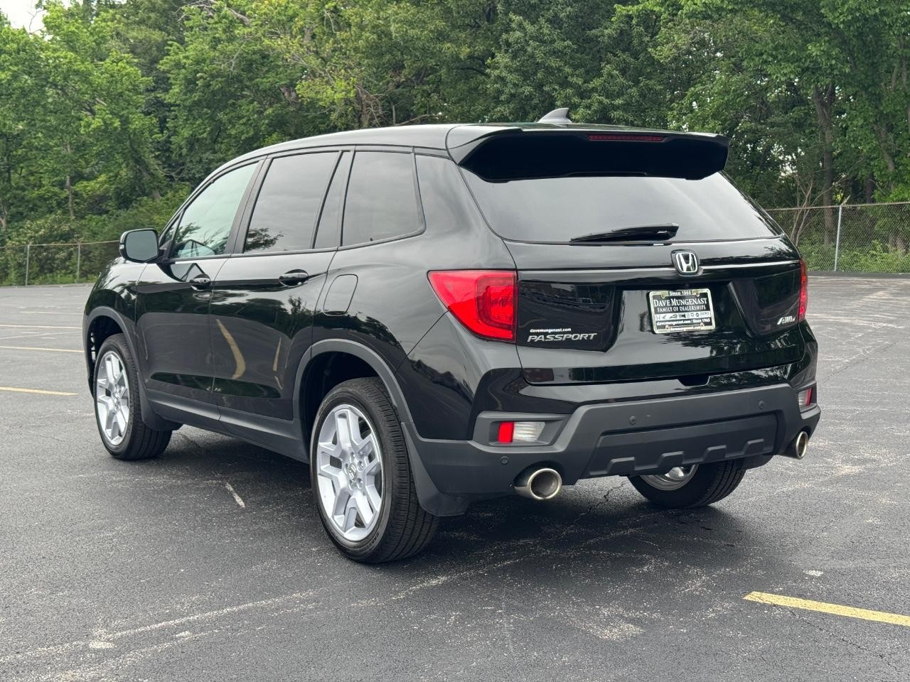 Honda Passport Vehicle Full-screen Gallery Image 07