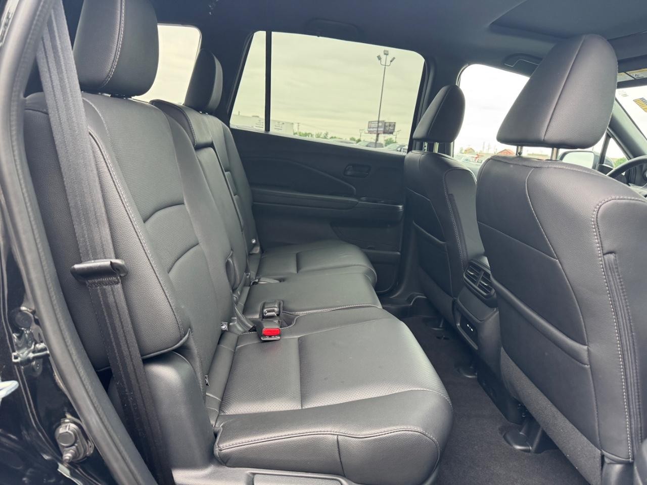 Honda Passport Vehicle Full-screen Gallery Image 11