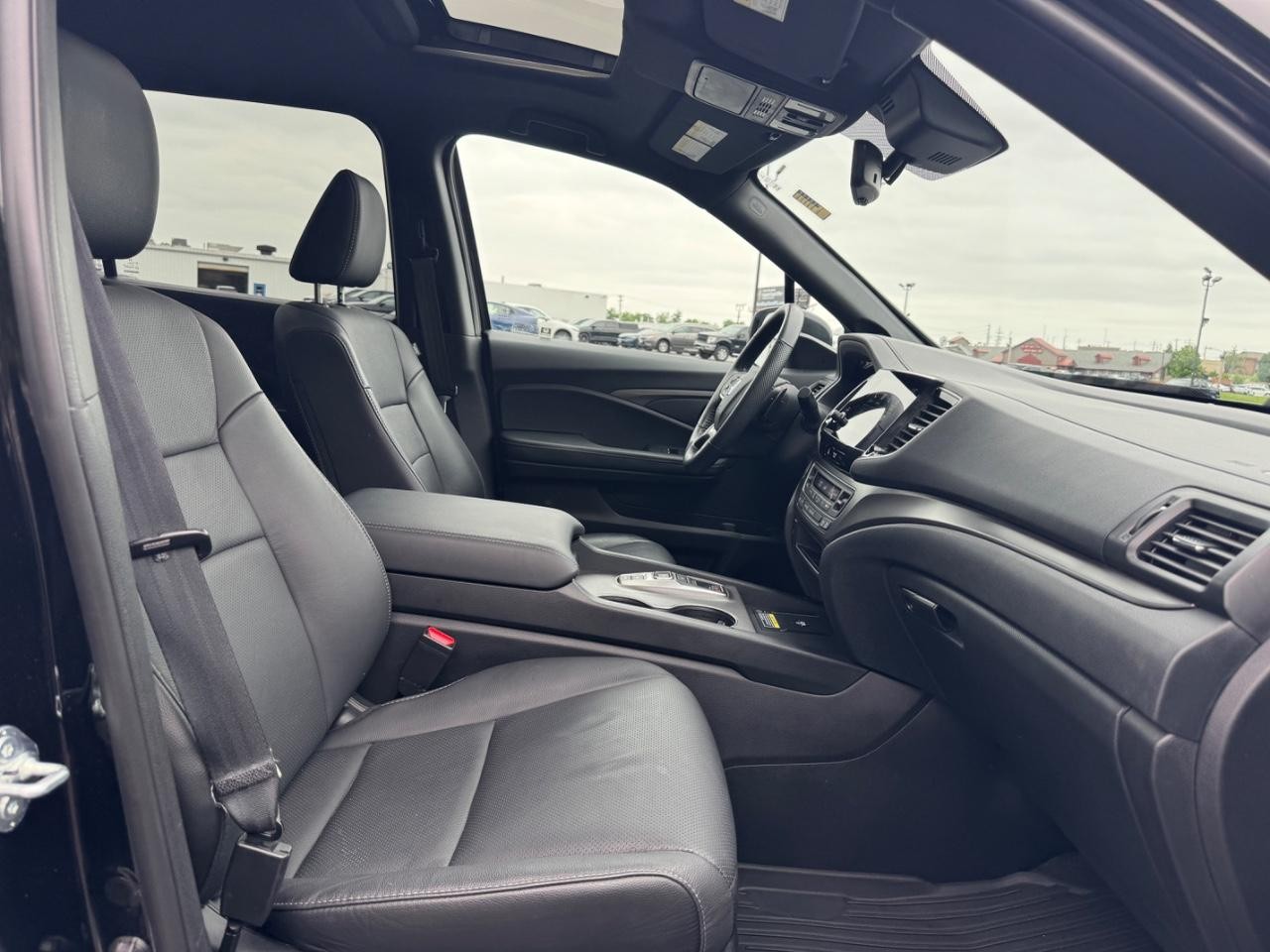 Honda Passport Vehicle Full-screen Gallery Image 18