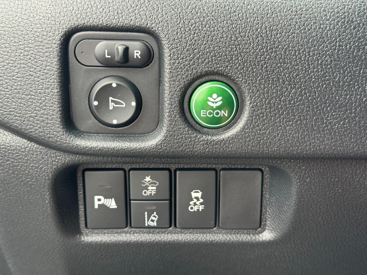 Honda Passport Vehicle Full-screen Gallery Image 24