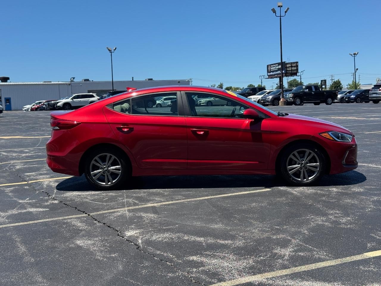 Hyundai Elantra Vehicle Full-screen Gallery Image 03