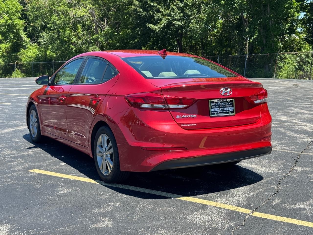Hyundai Elantra Vehicle Full-screen Gallery Image 07