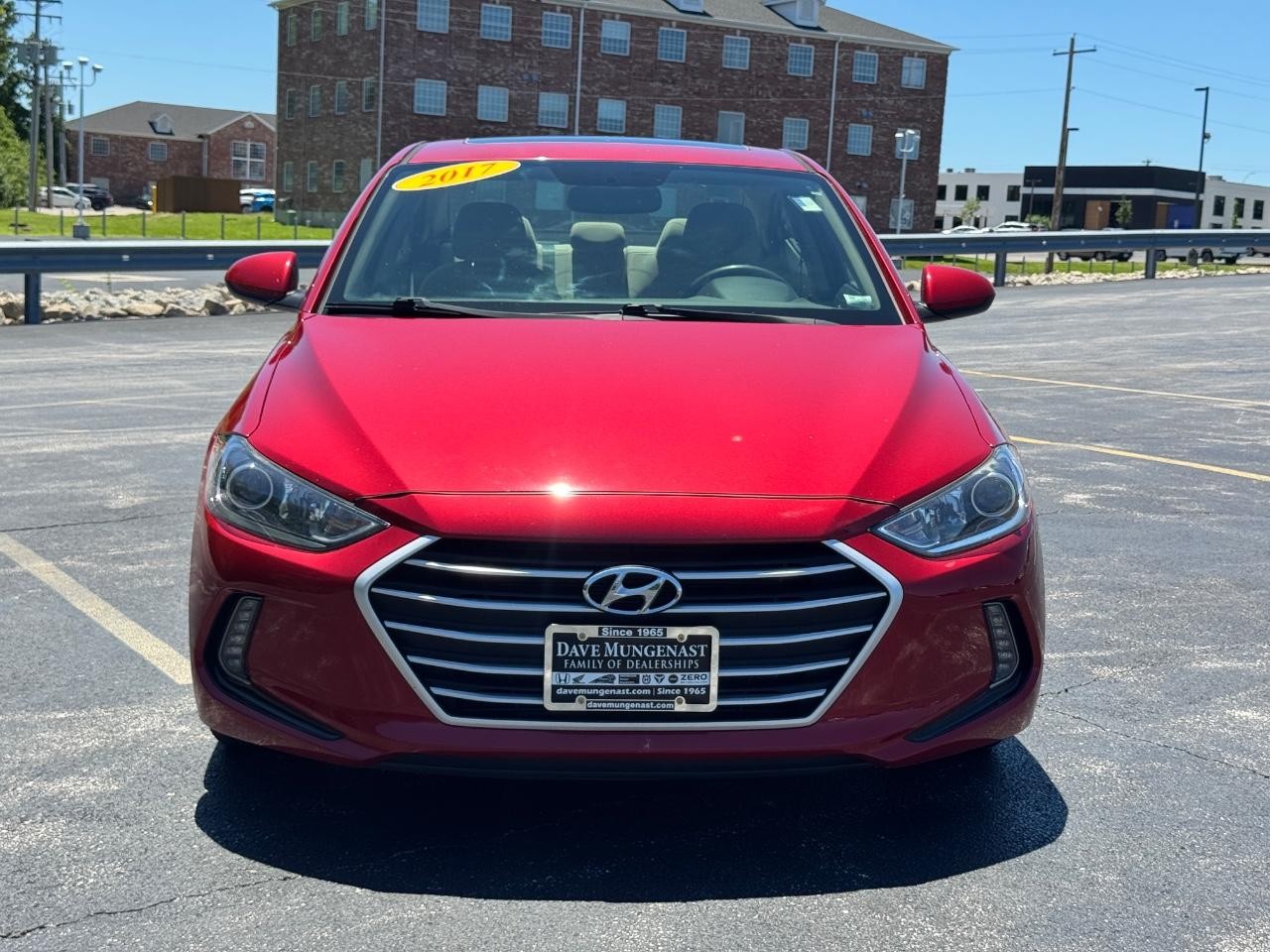 Hyundai Elantra Vehicle Full-screen Gallery Image 10