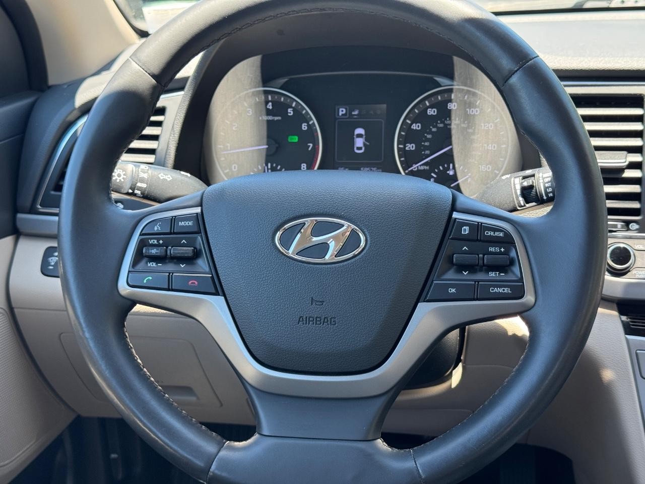 Hyundai Elantra Vehicle Full-screen Gallery Image 13