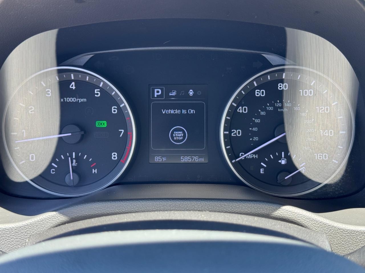 Hyundai Elantra Vehicle Full-screen Gallery Image 20