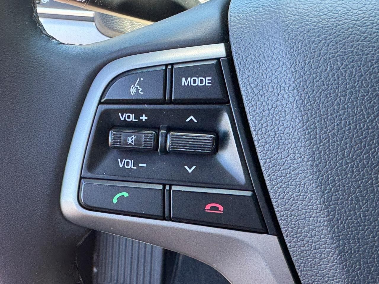 Hyundai Elantra Vehicle Full-screen Gallery Image 21