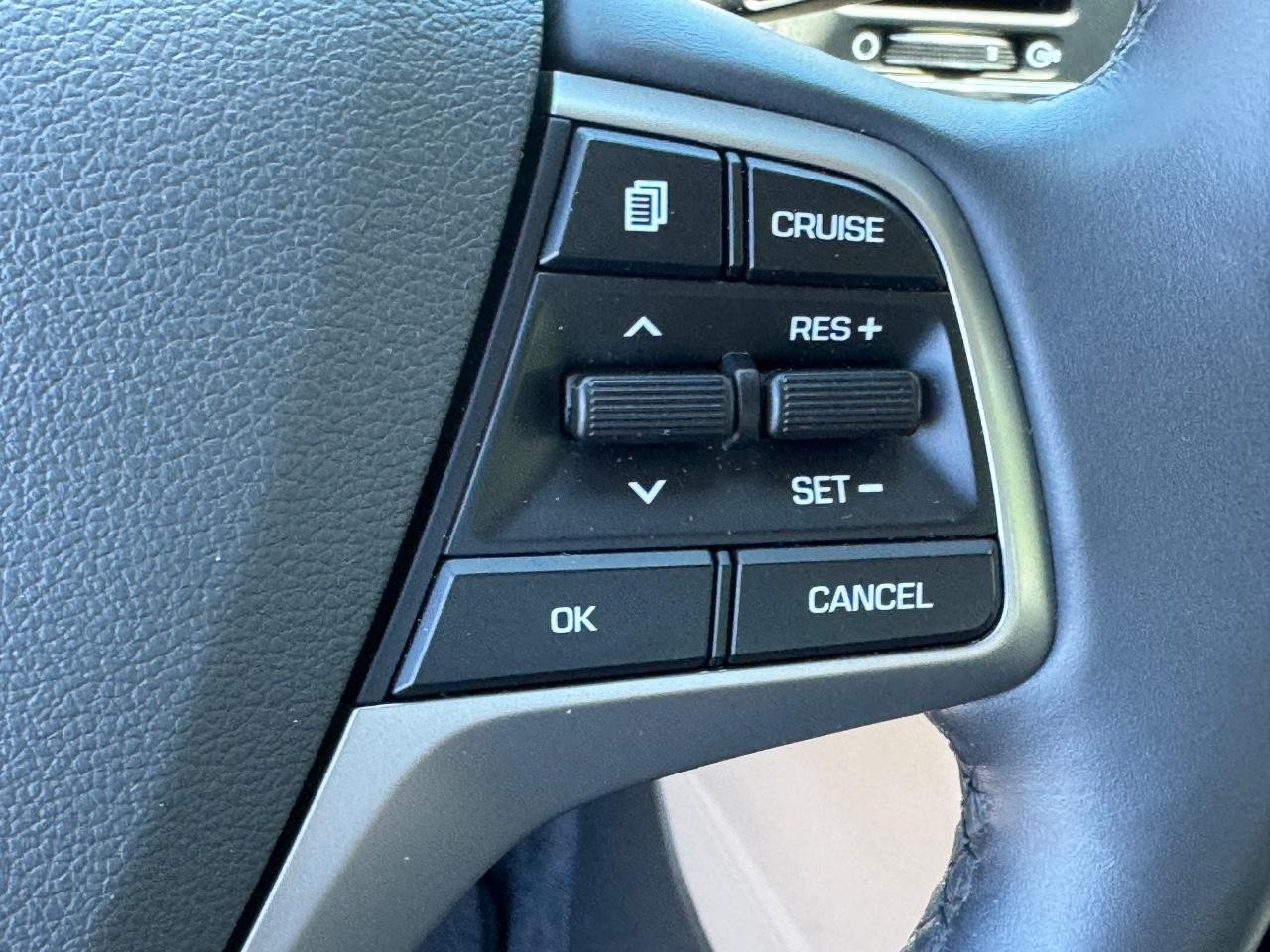 Hyundai Elantra Vehicle Full-screen Gallery Image 22