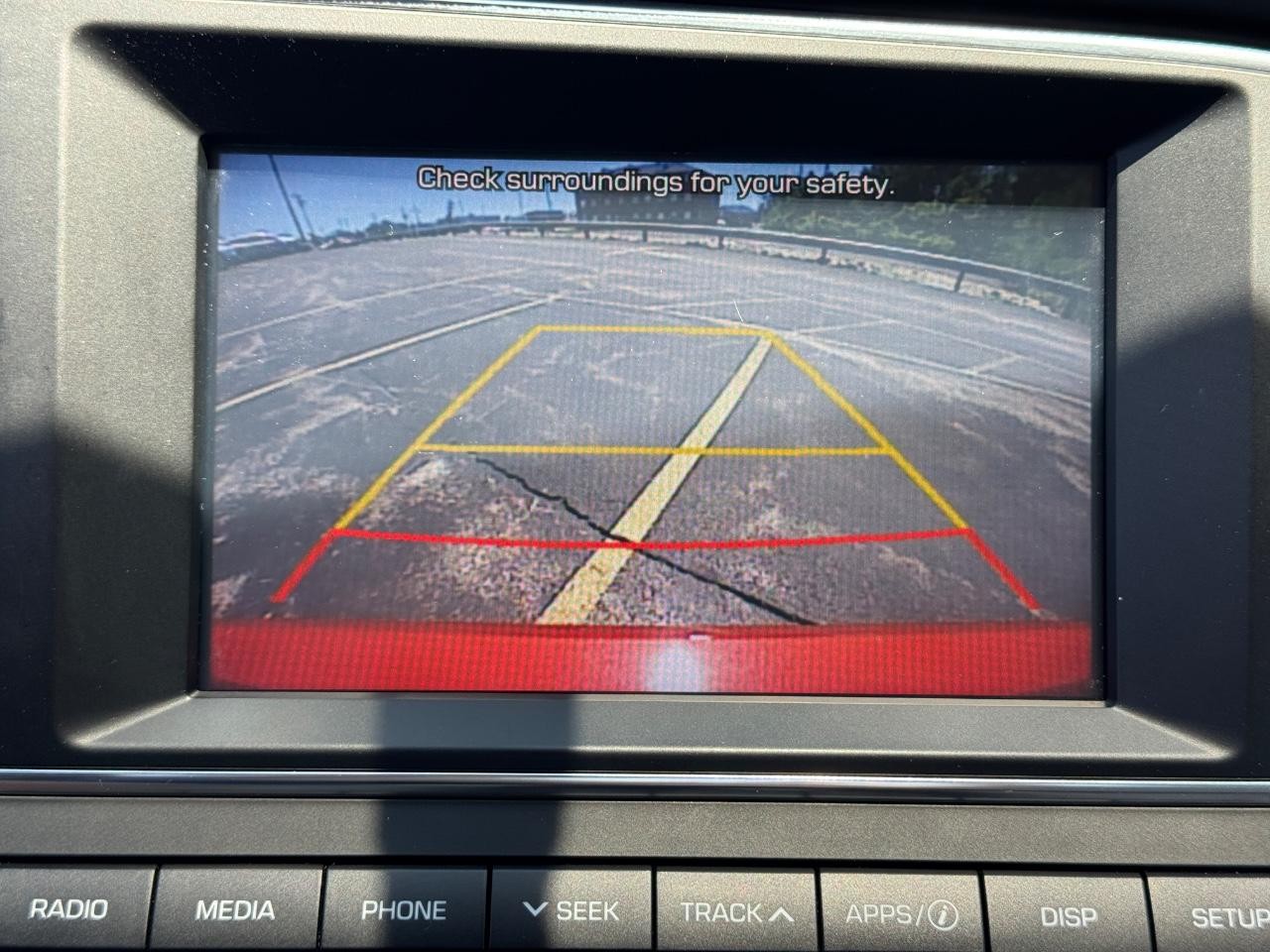 Hyundai Elantra Vehicle Full-screen Gallery Image 24