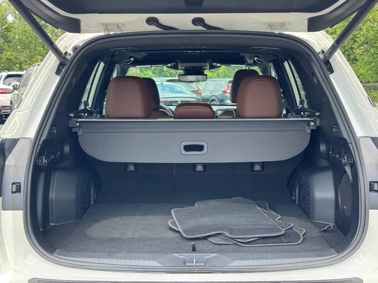 Subaru Forester Vehicle Full-screen Gallery Image 05