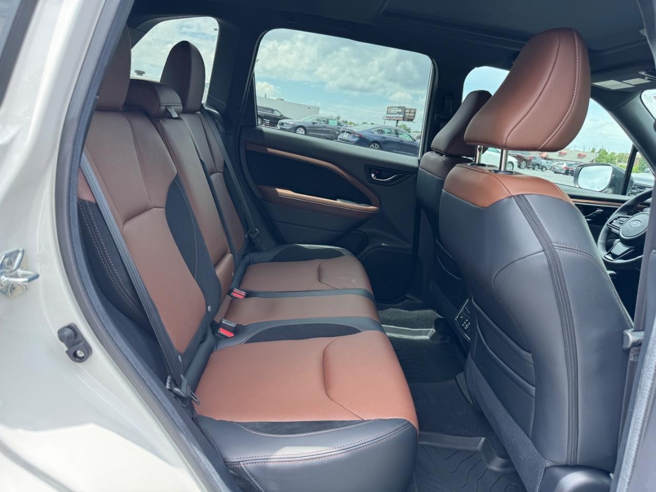 Subaru Forester Vehicle Full-screen Gallery Image 11