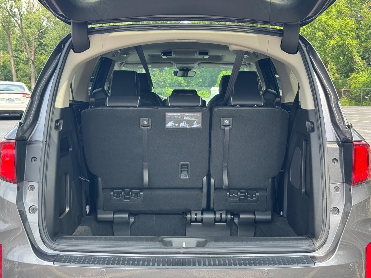 Honda Odyssey Vehicle Full-screen Gallery Image 05