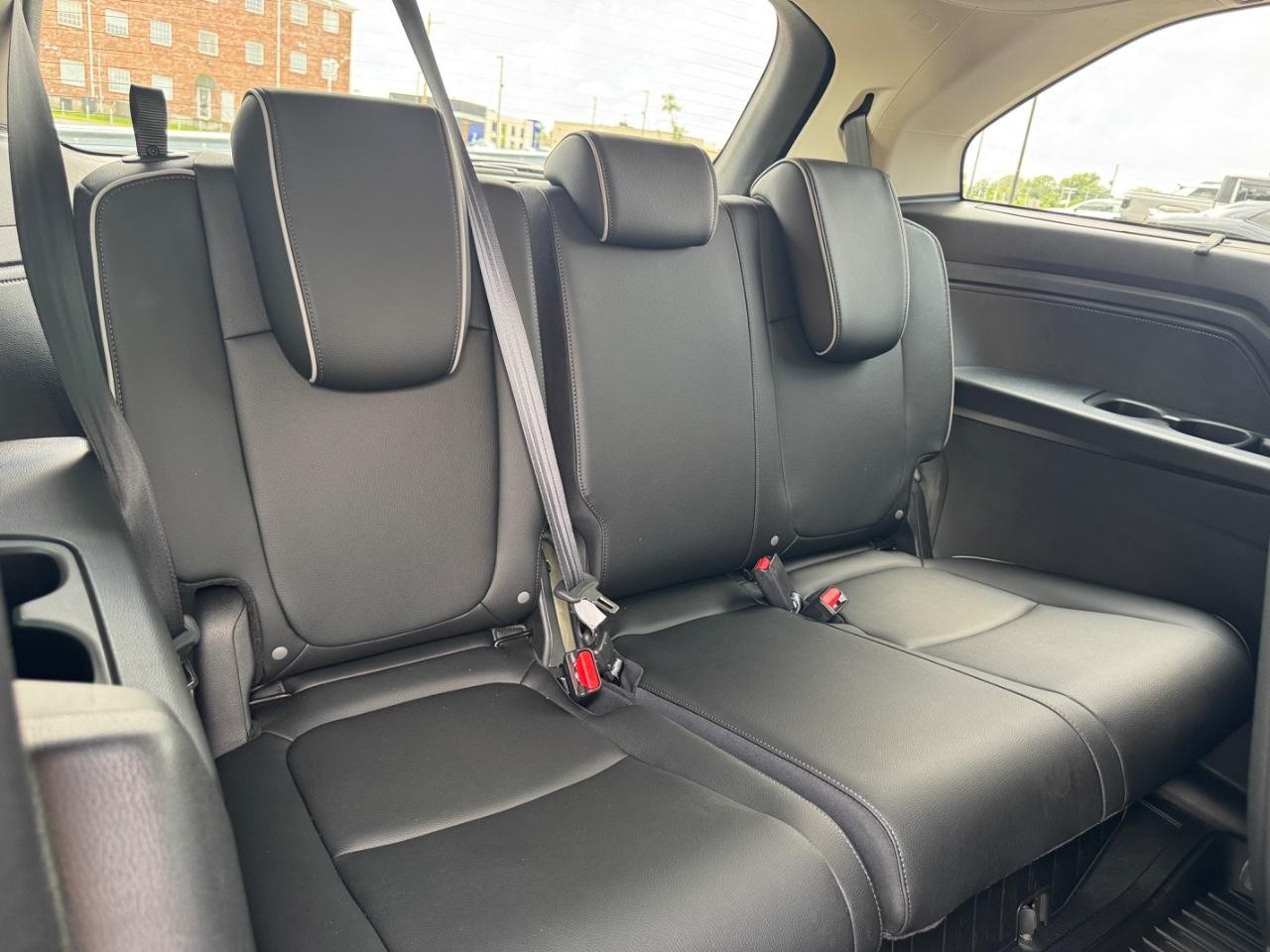 Honda Odyssey Vehicle Full-screen Gallery Image 12