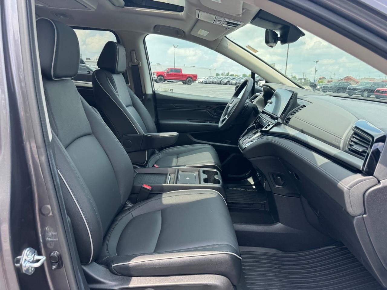 Honda Odyssey Vehicle Full-screen Gallery Image 19