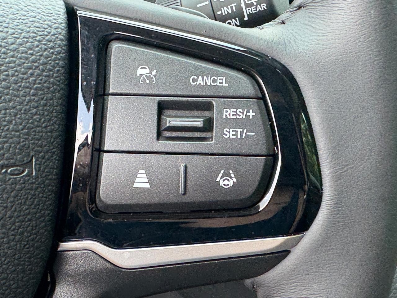 Honda Odyssey Vehicle Full-screen Gallery Image 24