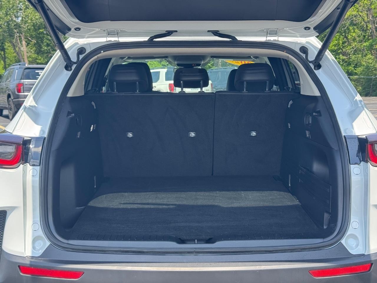 Mazda CX-50 Hybrid Vehicle Full-screen Gallery Image 05