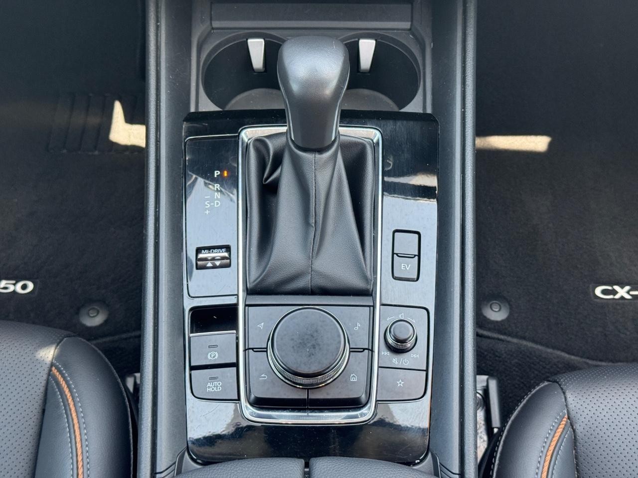 Mazda CX-50 Hybrid Vehicle Full-screen Gallery Image 16