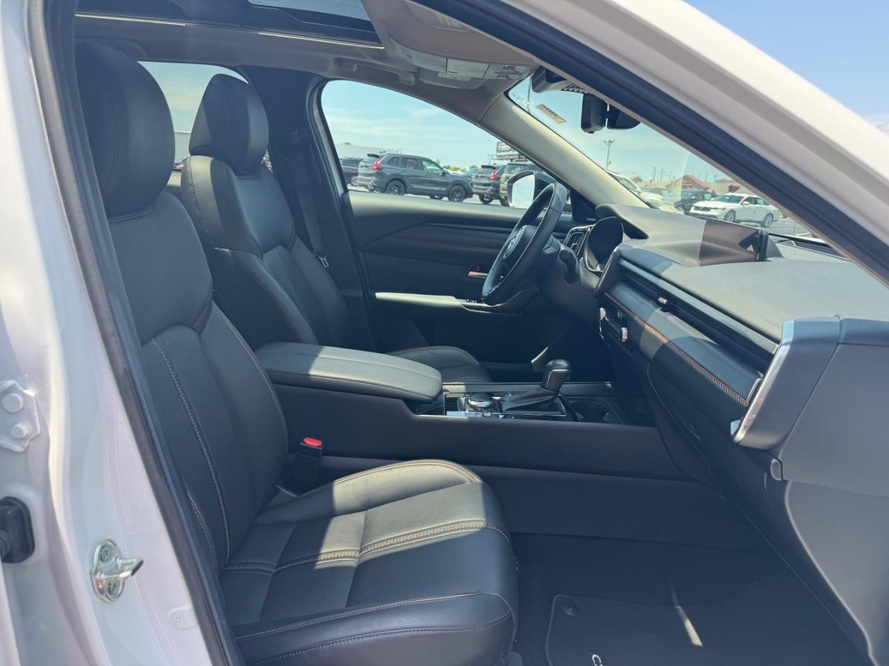 Mazda CX-50 Hybrid Vehicle Full-screen Gallery Image 18