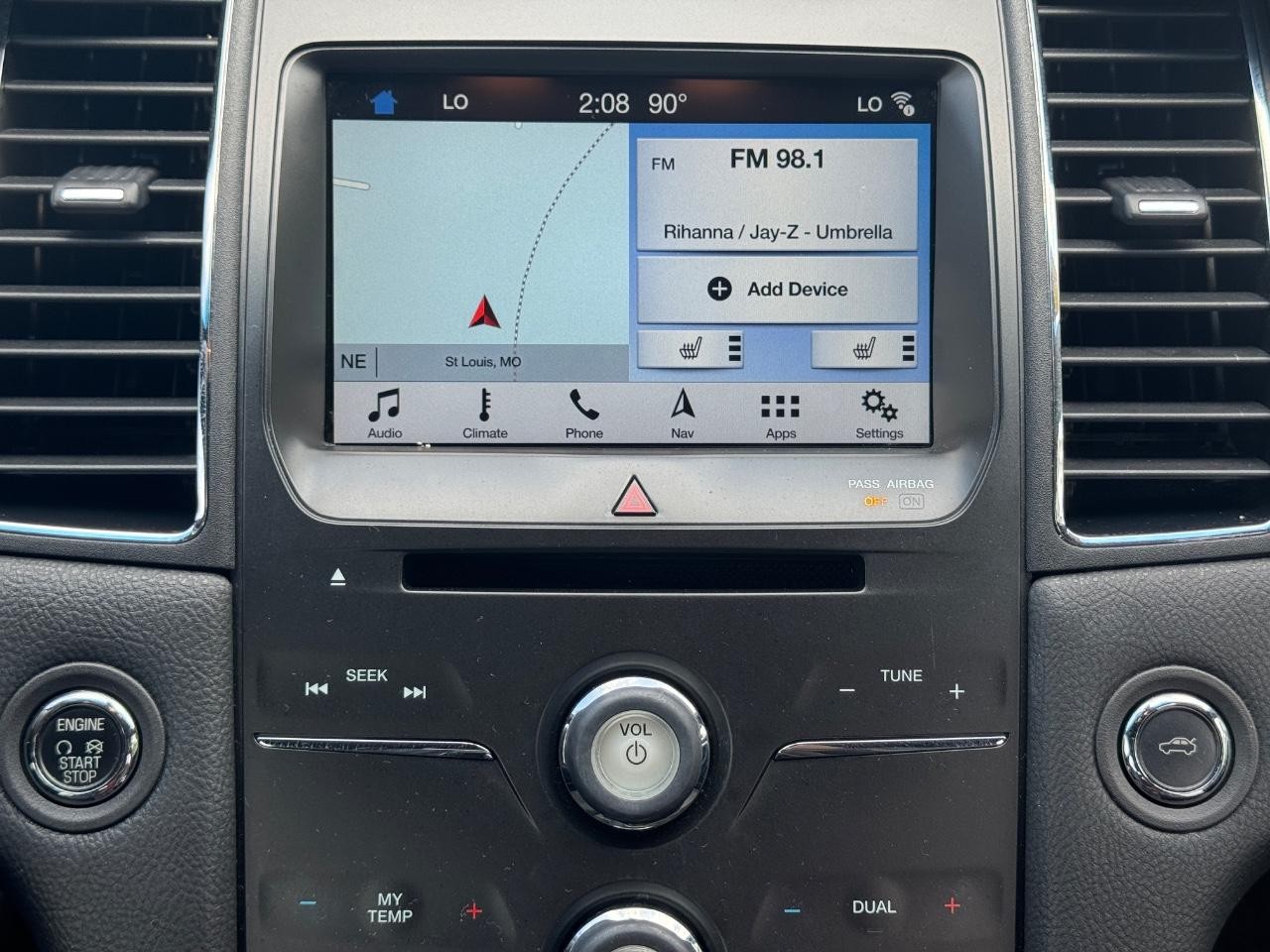 Ford Taurus Vehicle Full-screen Gallery Image 13
