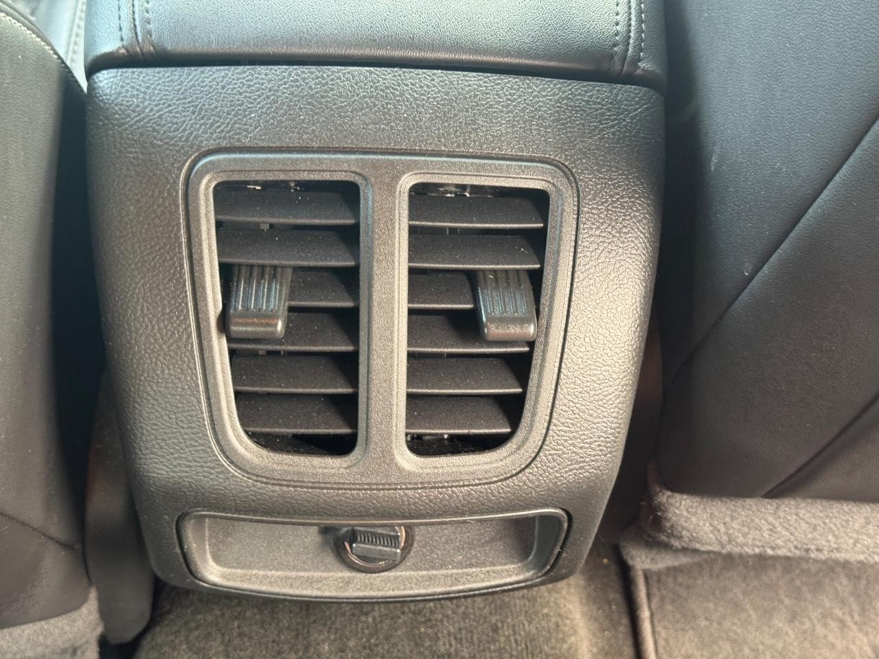 Ford Taurus Vehicle Full-screen Gallery Image 16