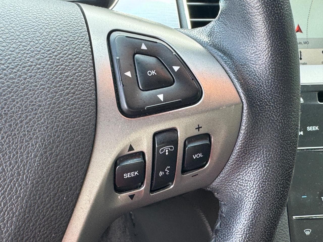 Ford Taurus Vehicle Full-screen Gallery Image 21