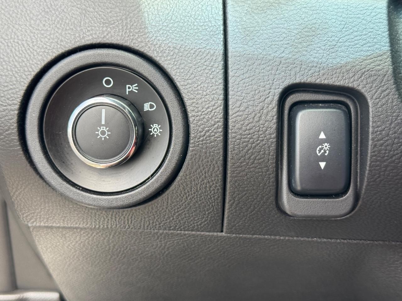 Ford Taurus Vehicle Full-screen Gallery Image 22