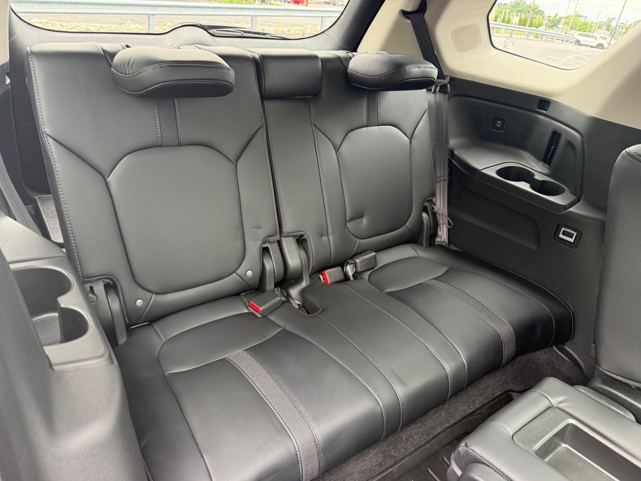 Honda Pilot Vehicle Full-screen Gallery Image 11