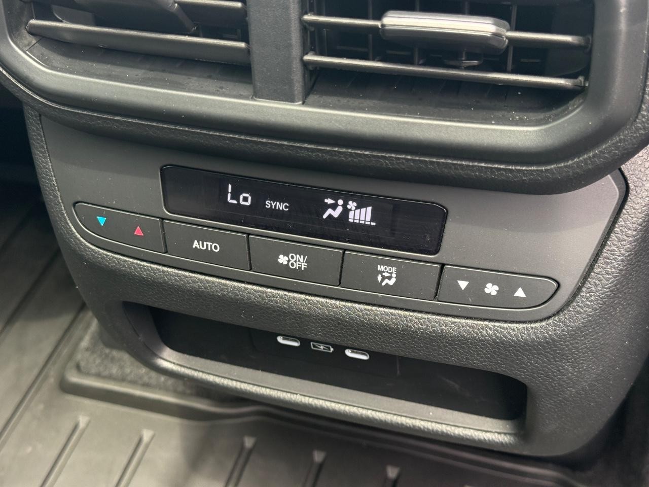 Honda Pilot Vehicle Full-screen Gallery Image 13