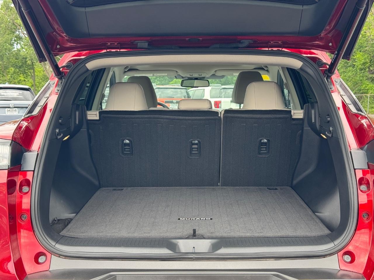 Nissan Murano Vehicle Full-screen Gallery Image 05