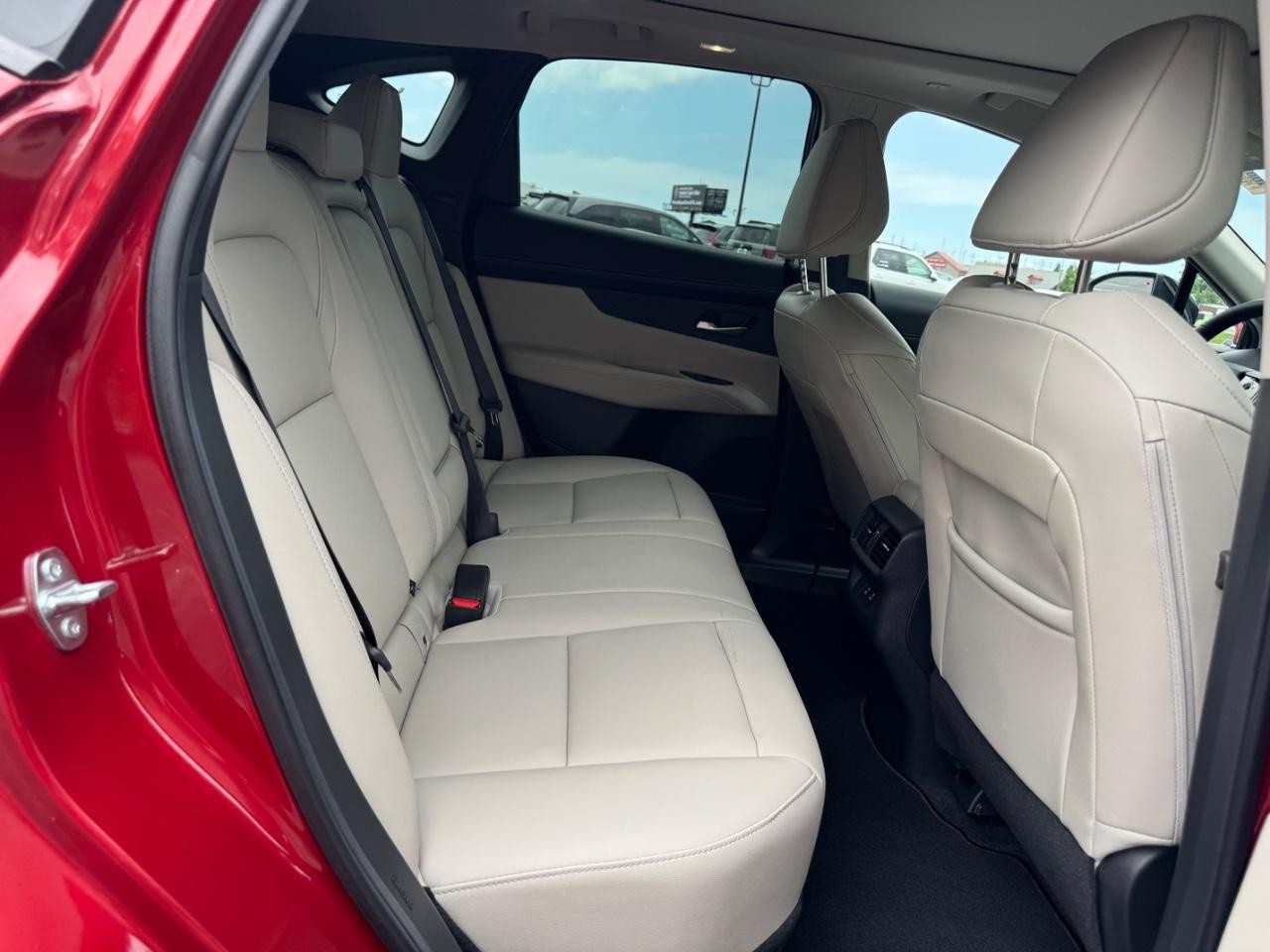 Nissan Murano Vehicle Full-screen Gallery Image 11