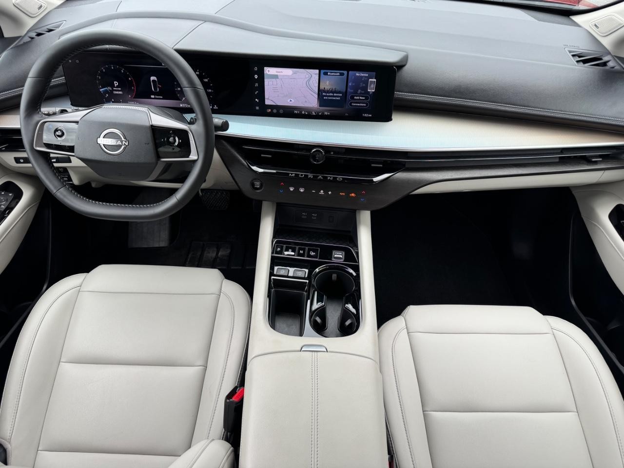 Nissan Murano Vehicle Full-screen Gallery Image 12