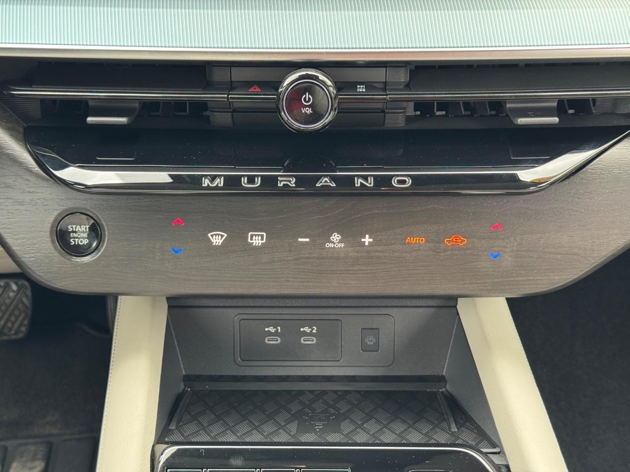 Nissan Murano Vehicle Full-screen Gallery Image 15