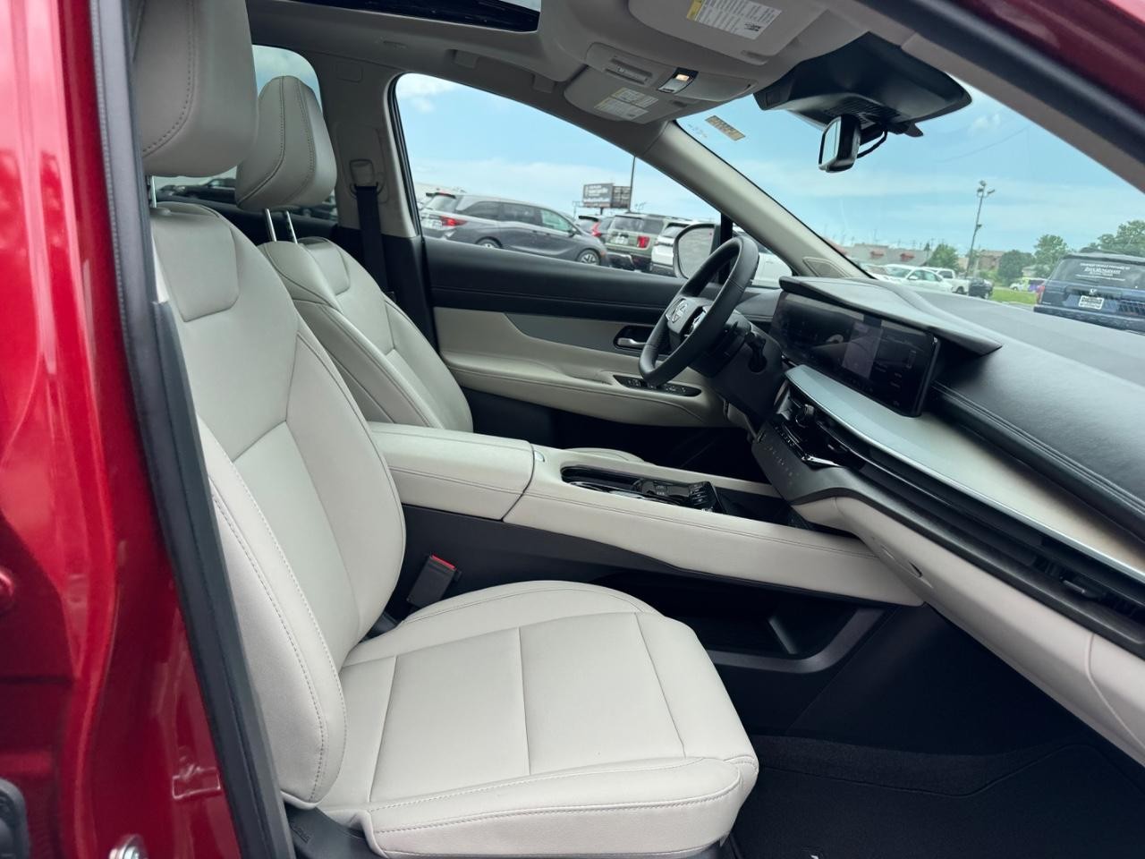 Nissan Murano Vehicle Full-screen Gallery Image 18