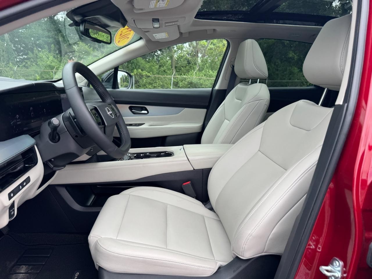 Nissan Murano Vehicle Full-screen Gallery Image 19
